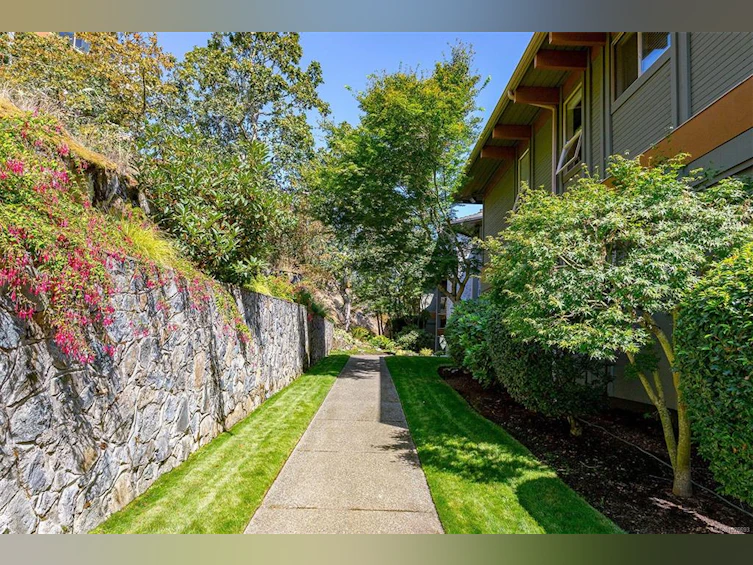 4-910 Maltwood Terrace, Saanich, BC, V8X 5G8 - 7