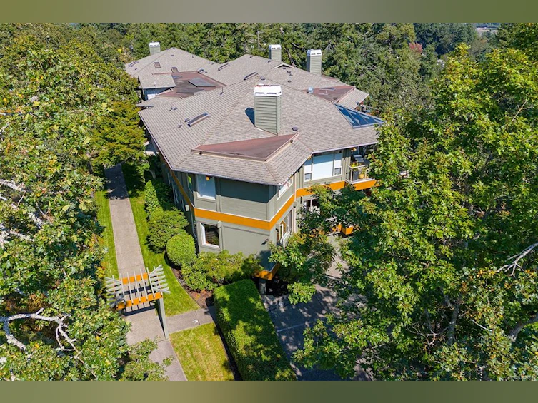 4-910 Maltwood Terrace, Saanich, BC, V8X 5G8 - 5
