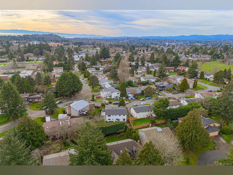 2320 Hazelton Place, Saanich, BC, V8N 5C3 - 46