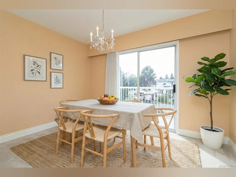 2320 Hazelton Place, Saanich, BC, V8N 5C3 - 6