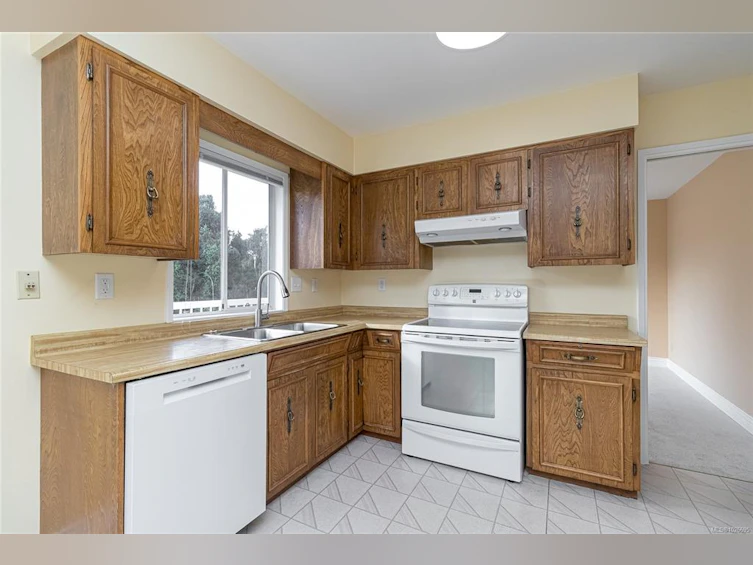 2320 Hazelton Place, Saanich, BC, V8N 5C3 - 9