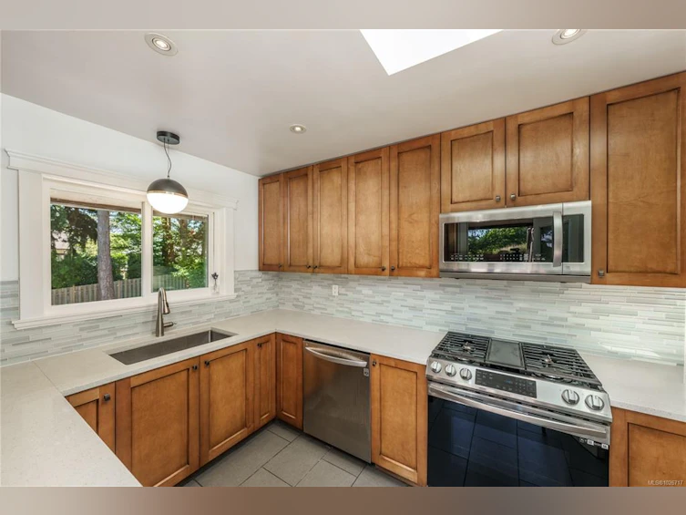 1299 Camrose Crescent, Saanich, BC, V8P 1N6 - 10