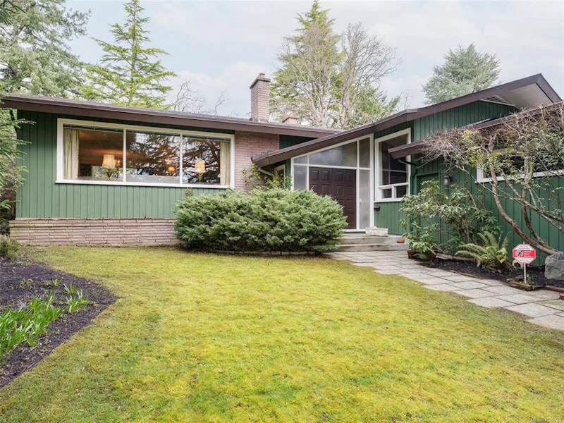 2086 Avondale Road, Oak Bay BC V8P 1V4