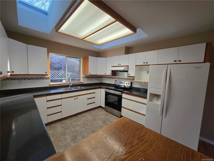 2417 9th Avenue, Port Alberni, BC, V9Y 2N2 - 2