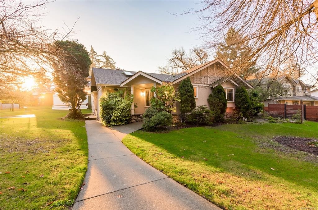 1975 Highland Road, View Royal, BC, V9B 6H8
