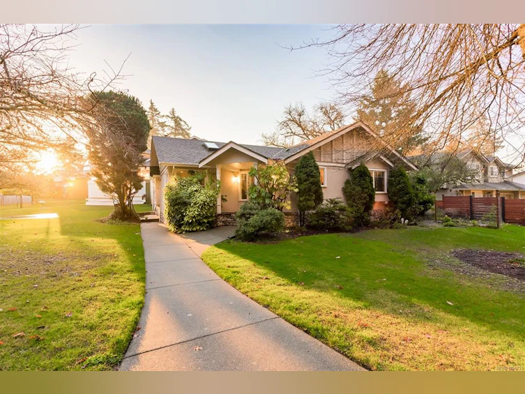 1975 Highland Road, View Royal, BC, V9B 6H8