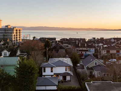 430 Luxton Avenue - 5