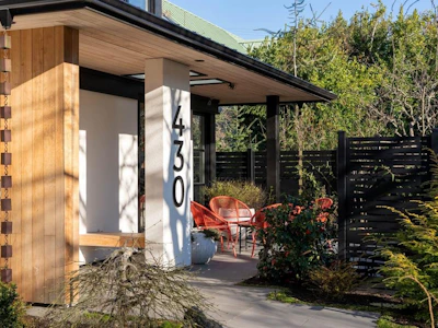 430 Luxton Avenue - 3