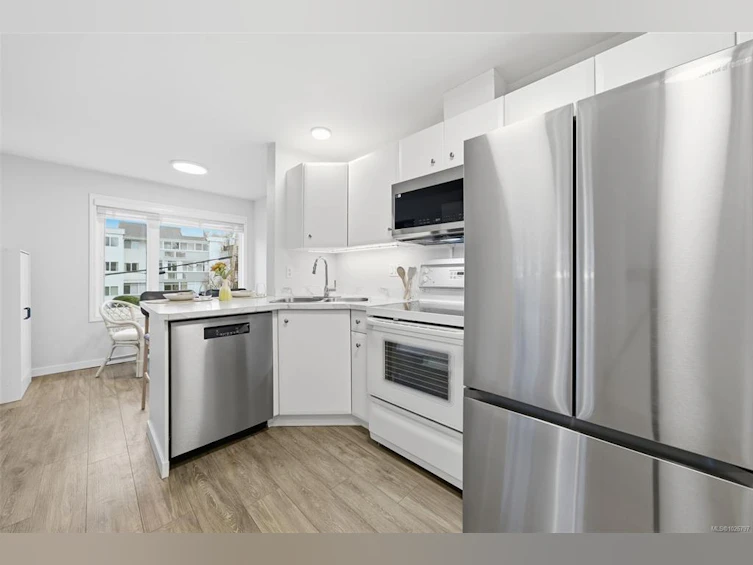 301-1121 Oscar Street, Victoria, BC, V8V 2X3 - 3