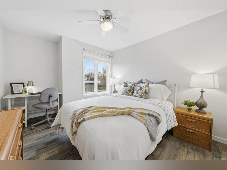 301-1121 Oscar Street, Victoria, BC, V8V 2X3 - 2
