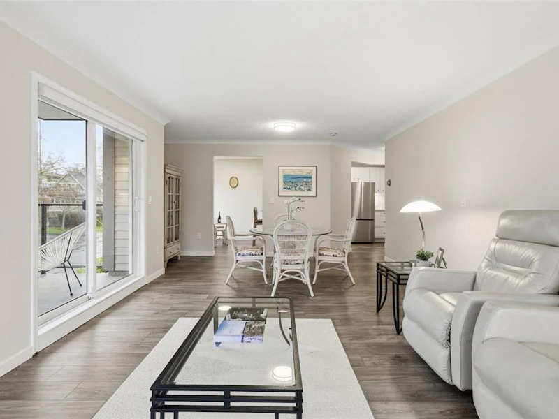 301 - 1121 Oscar Street, Victoria BC V8V 2X3