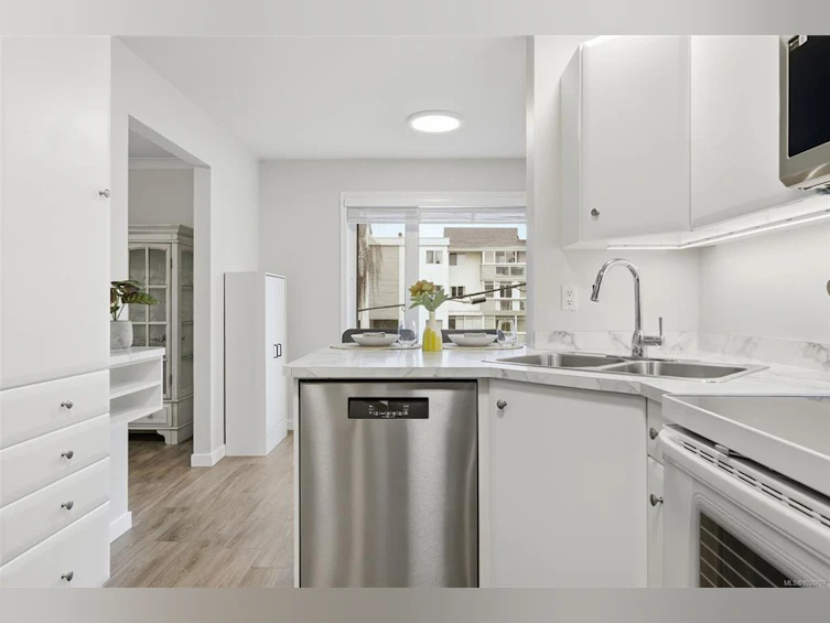 301-1121 Oscar Street, Victoria, BC, V8V 2X3 - 6