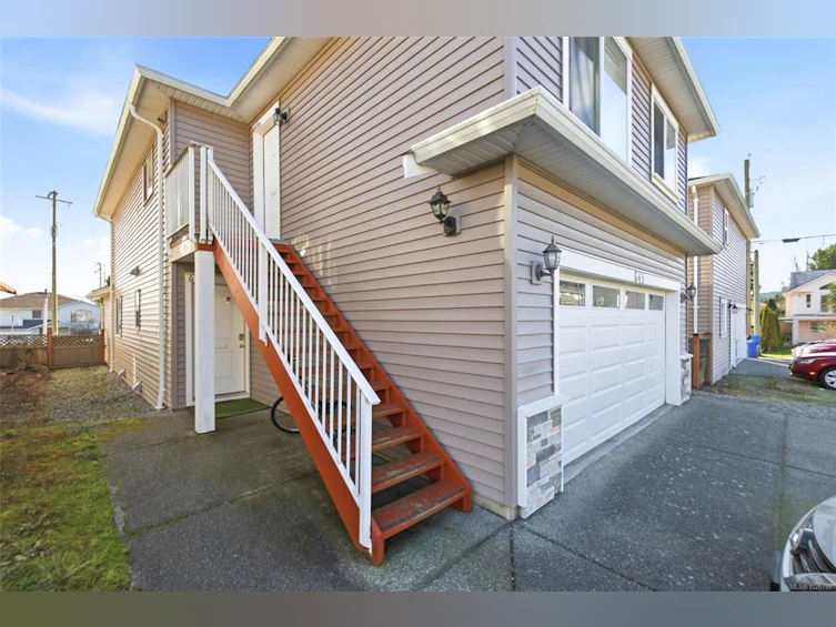 645 Howard Avenue, Nanaimo, BC, V9R 3S8 - 2