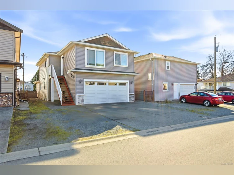 645 Howard Avenue, Nanaimo, BC, V9R 3S8 - 3