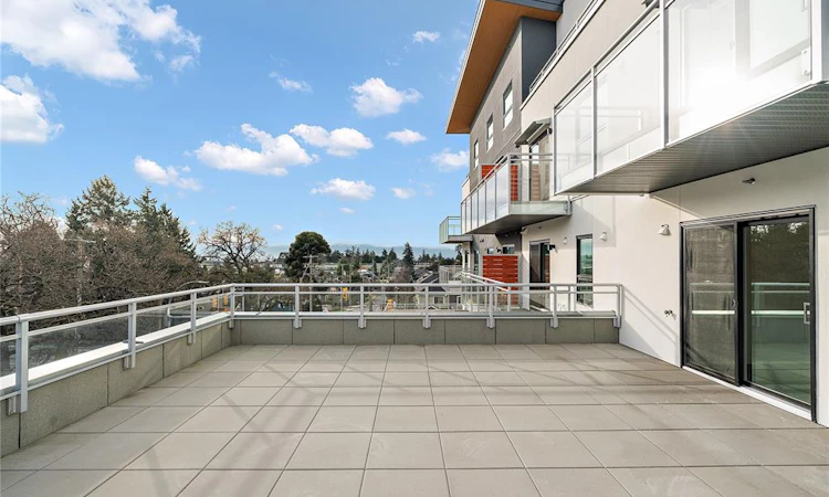 307-1102 Esquimalt Road