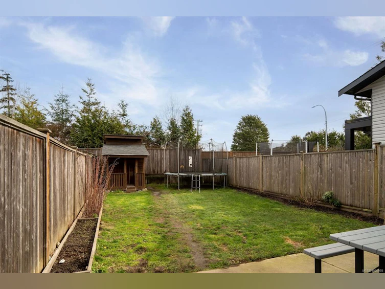 9527 Sharples Road, Sidney, BC, V8L 2T9 - 27