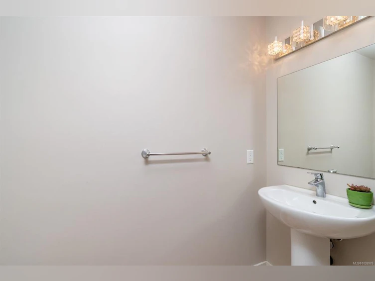 9527 Sharples Road, Sidney, BC, V8L 2T9 - 12