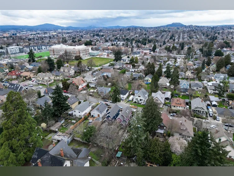 1317 Balmoral Road, Victoria, BC, V8R 1L6 - 74
