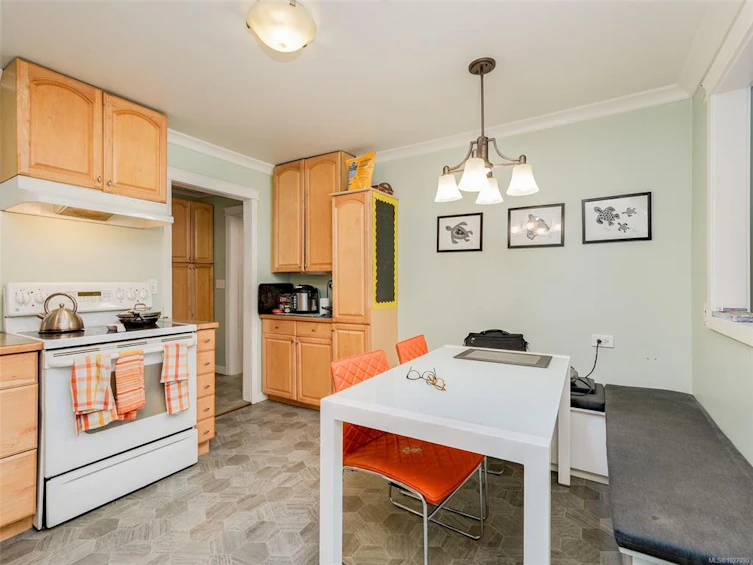 2818 Carlow Road, Langford, BC, V9B 4E3 - 6