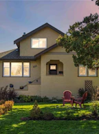 895 Falkland Road