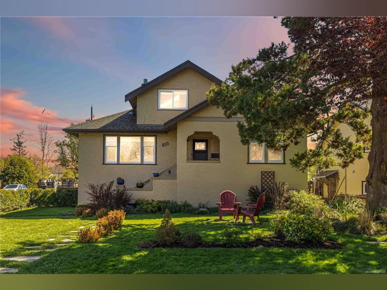 895 Falkland Road, Oak Bay, BC, V8S 4L9