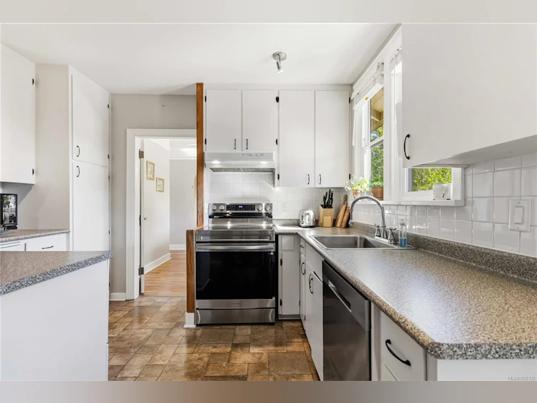 895 Falkland Road, Oak Bay, BC, V8S 4L9 - 17