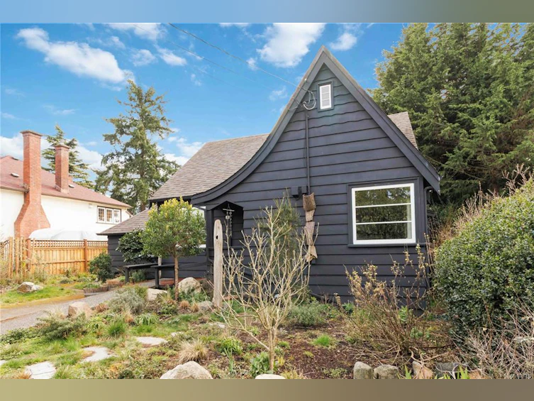 833 Leslie Drive, Saanich, BC, V8X 2Y3 - 3