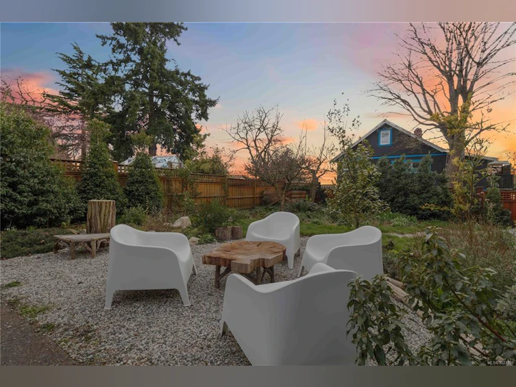 833 Leslie Drive, Saanich, BC, V8X 2Y3 - 59