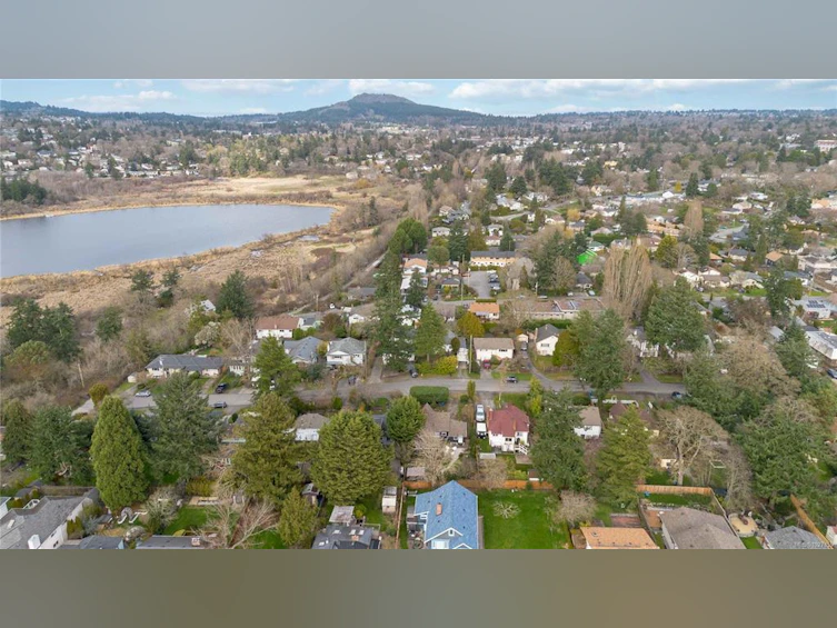833 Leslie Drive, Saanich, BC, V8X 2Y3 - 64