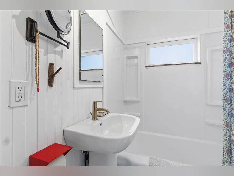 833 Leslie Drive, Saanich, BC, V8X 2Y3 - 22