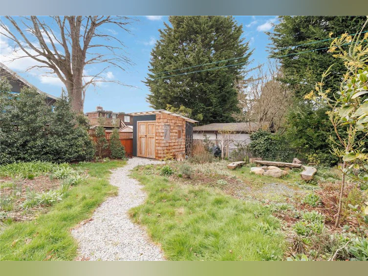 833 Leslie Drive, Saanich, BC, V8X 2Y3 - 47