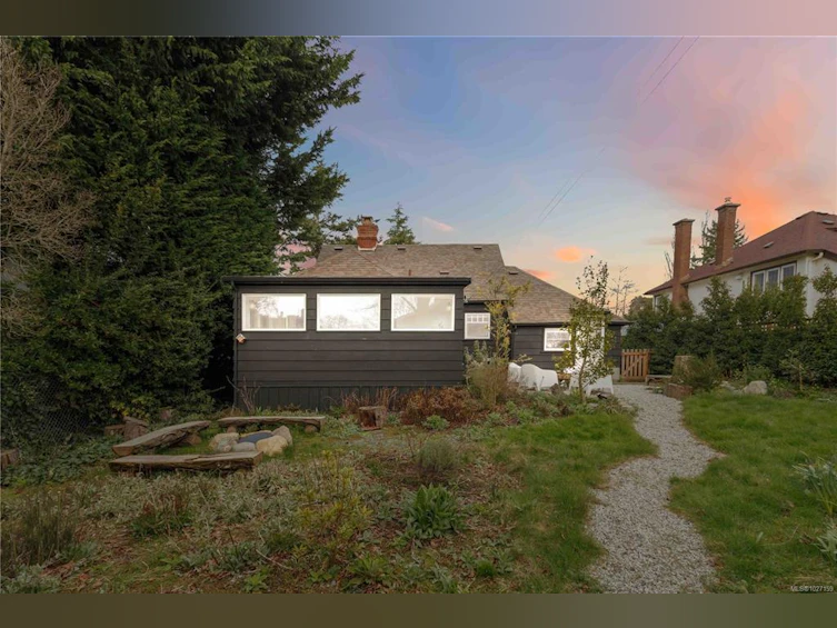 833 Leslie Drive, Saanich, BC, V8X 2Y3 - 57