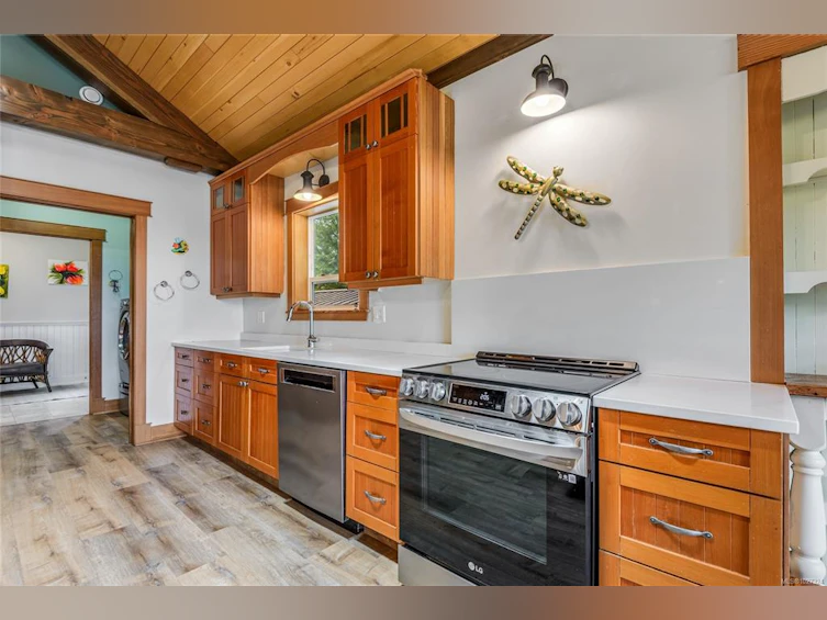 8947 Clarkson Avenue, Black Creek, BC, V9T 1B2 - 11