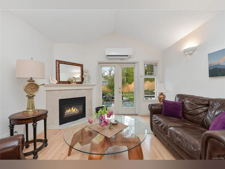 2-4383 Torquay Drive, Saanich, BC, V8N 3L3 - 2