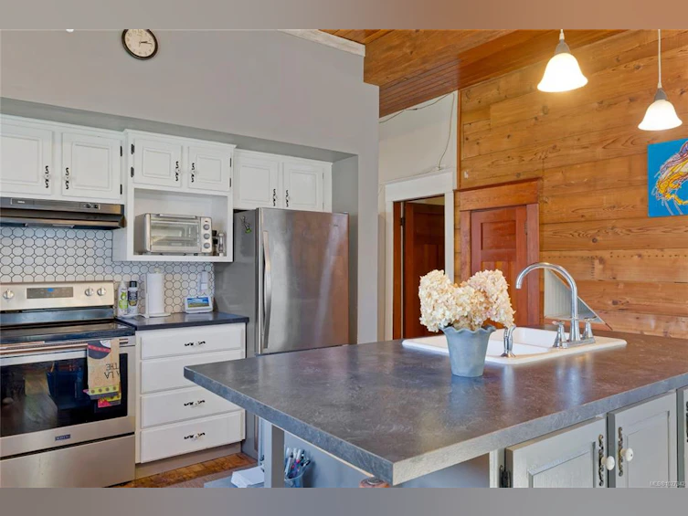 375 Howard Avenue, Nanaimo, BC, V9R 3R8 - 10