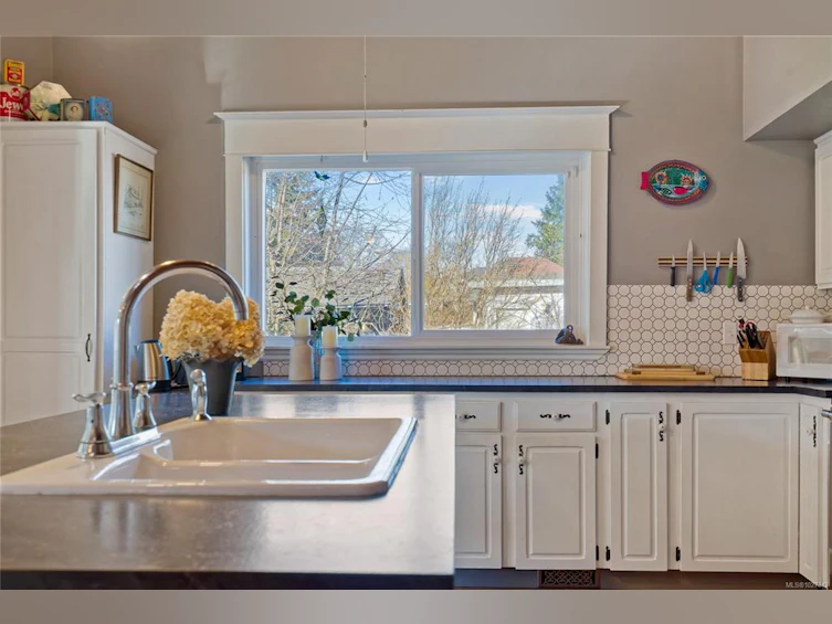 375 Howard Avenue, Nanaimo, BC, V9R 3R8 - 8