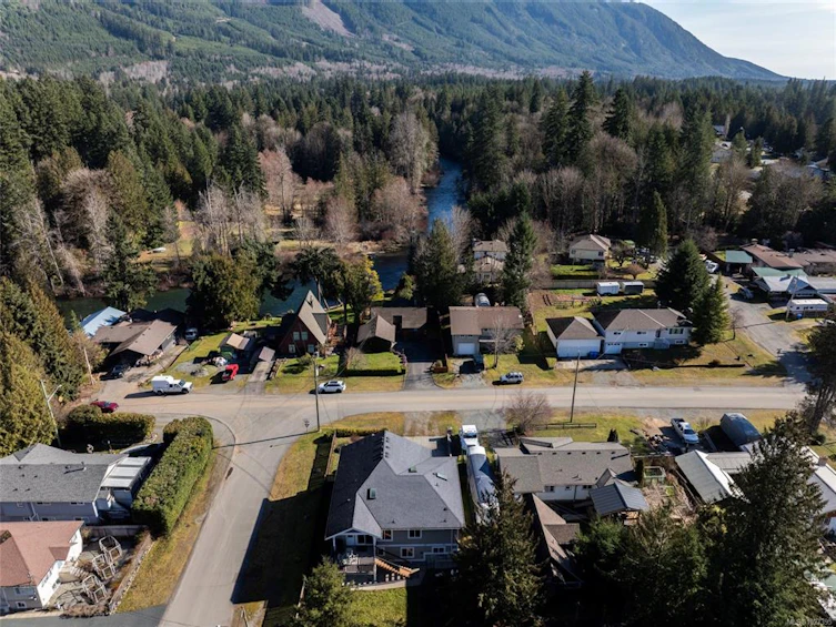 40 Somenos Street, Lake Cowichan, BC, V0R 2G0 - 8
