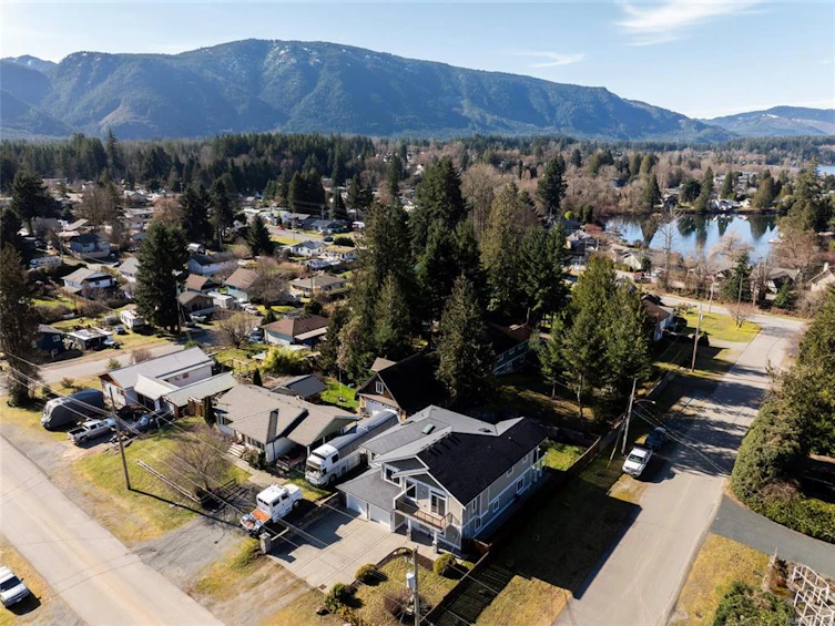 40 Somenos Street, Lake Cowichan, BC, V0R 2G0 - 2