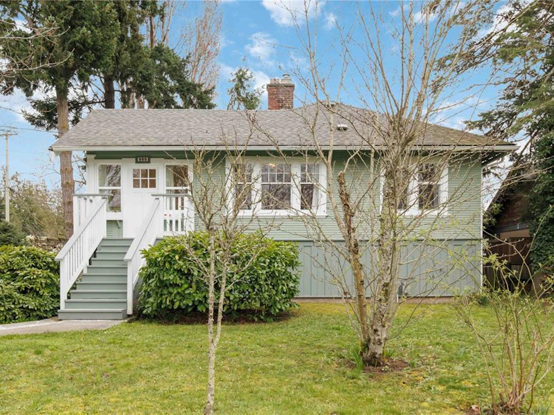 999 Darwin Avenue, Saanich BC V8X 2X8