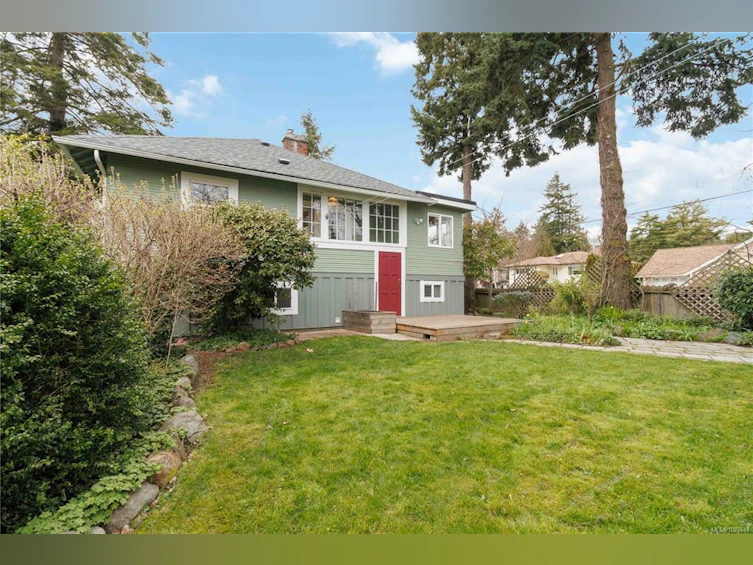 999 Darwin Avenue, Saanich, BC, V8X 2X8 - 16