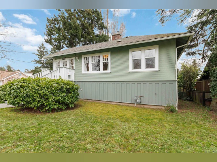 999 Darwin Avenue, Saanich, BC, V8X 2X8 - 3