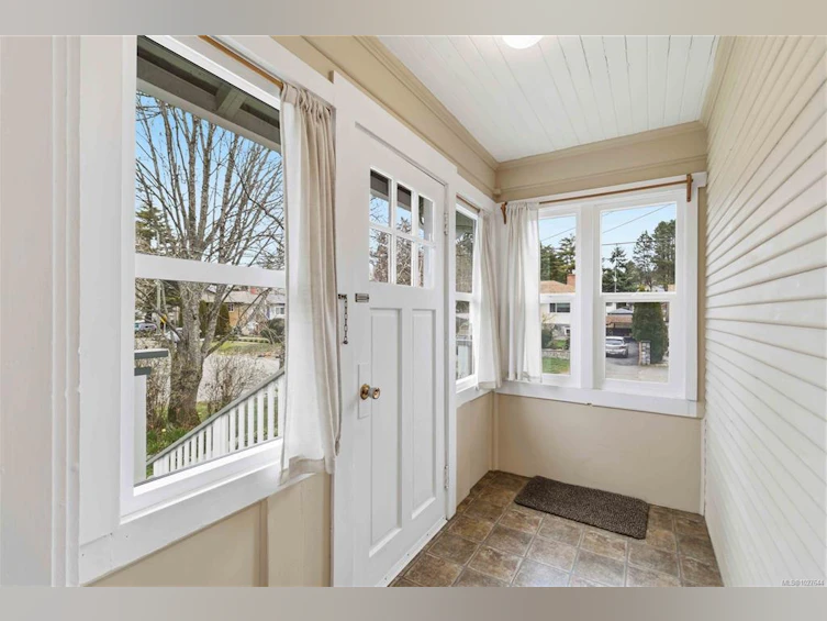 999 Darwin Avenue, Saanich, BC, V8X 2X8 - 4