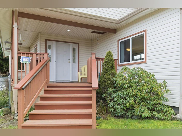719 Kasba Circle, French Creek, BC, V9P 2A7 - 2
