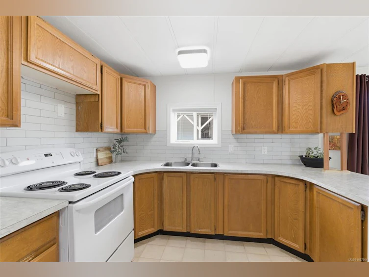 719 Kasba Circle, French Creek, BC, V9P 2A7 - 16