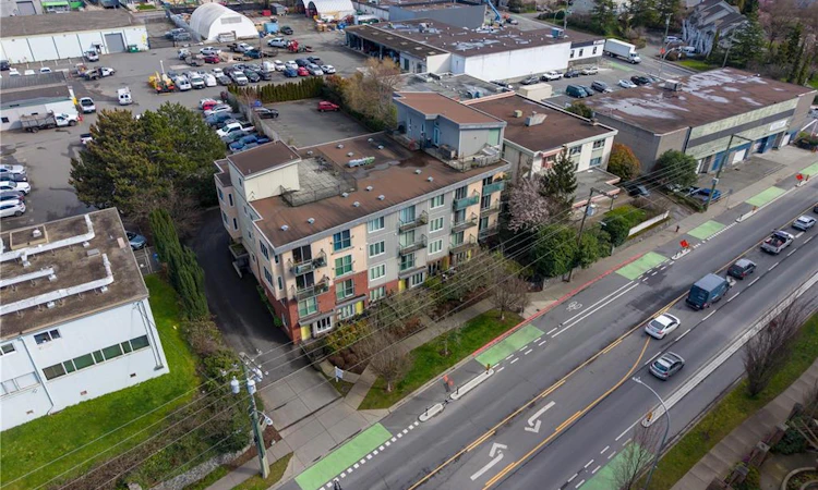 407-356 E Gorge Road