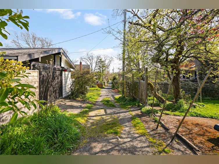 1262 Roslyn Road, Oak Bay, BC, V8S 4R6 - 41