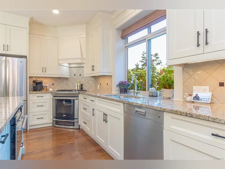 3888 Creekside Drive, Bowser/Deep Bay, BC, V0R 1G0 - 16