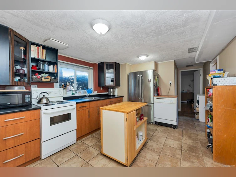 1-2011 Courser Drive, Sidney, BC, V8L 2N5 - 25