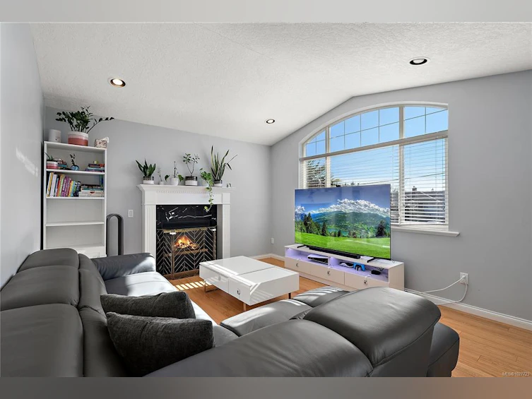 2124 W James White Boulevard, Sidney, BC, V8L 1Z2 - 2