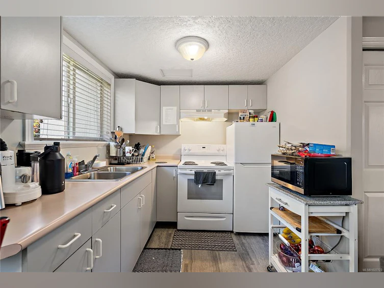 2124 W James White Boulevard, Sidney, BC, V8L 1Z2 - 6